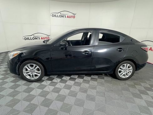 Used 2017 Toyota Yaris iA image 2