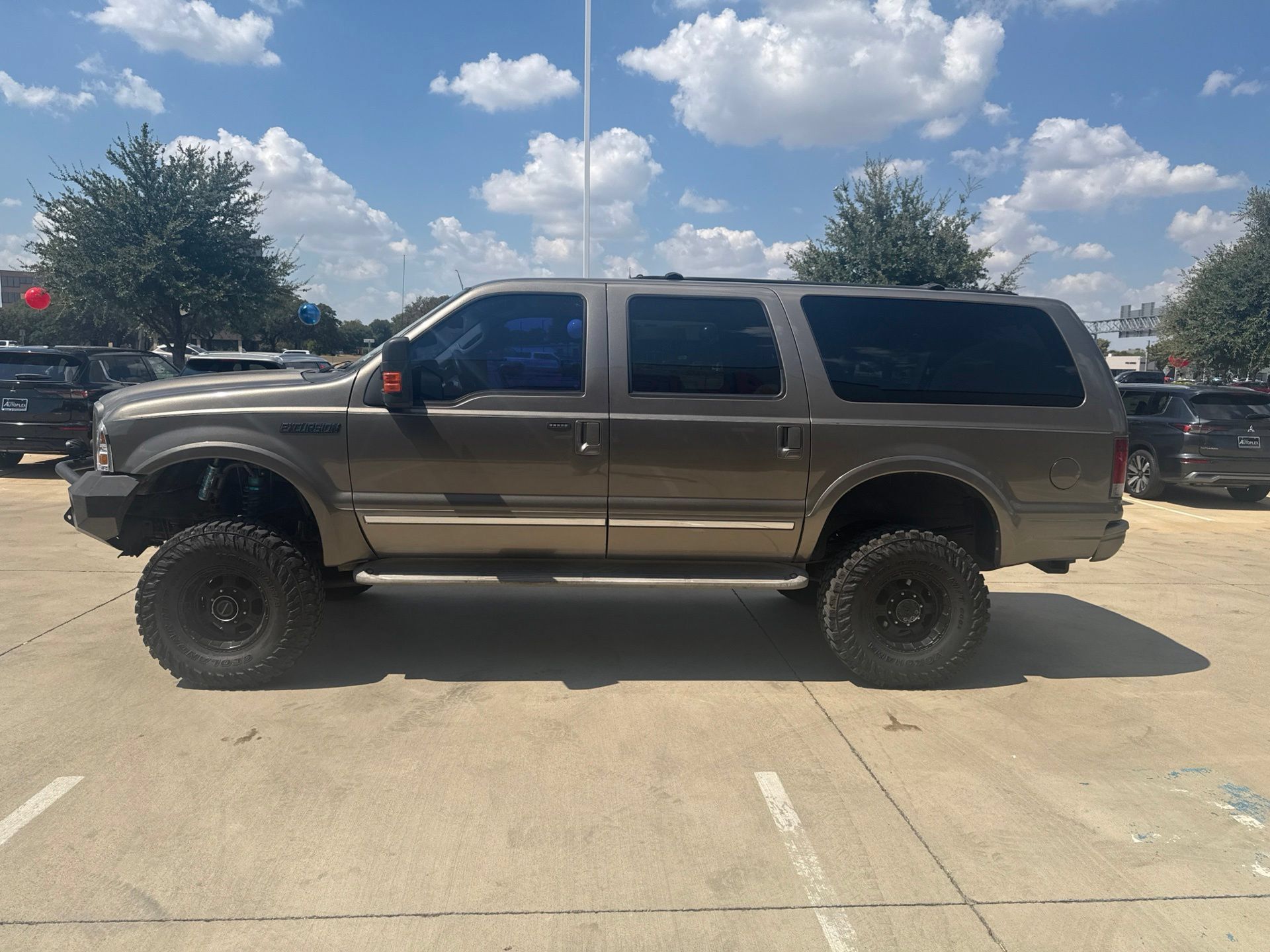 Used 2005 Ford Excursion Limited AWD/4WD image 3