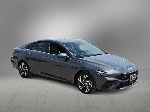 Certified 2025 Hyundai Elantra Limited FWD image 2