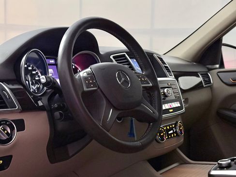 Used 2015 Mercedes-Benz ML 350 4MATIC w/ Premium 1 Package image 19