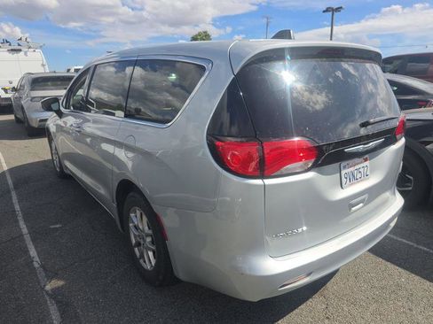 Used 2022 Chrysler Voyager LX FWD image 5