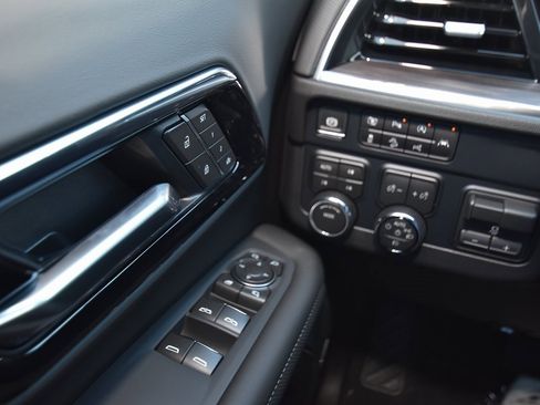 New 2026 Chevrolet Suburban Premier image 15