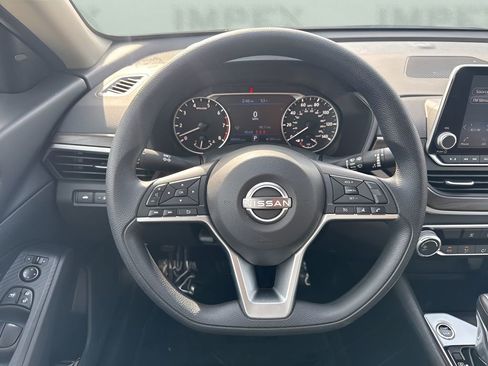 Used 2025 Nissan Altima 2.5 SV image 13