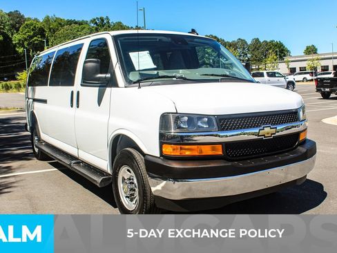 Used 2025 Chevrolet Express 3500 LT w/ LT Preferred Equipment Group RWD image 3