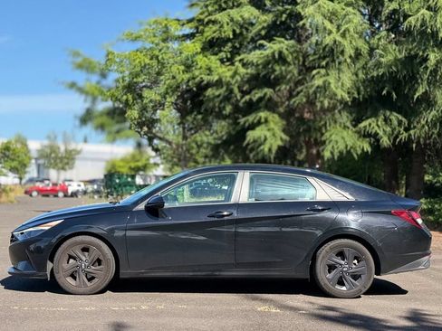 Used 2021 Hyundai Elantra SEL FWD image 2