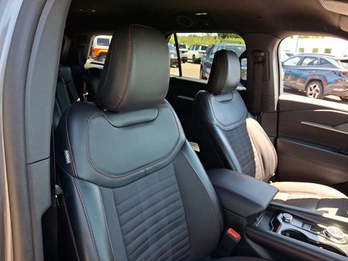 Used 2025 Ford Explorer ST-Line AWD/4WD image 13