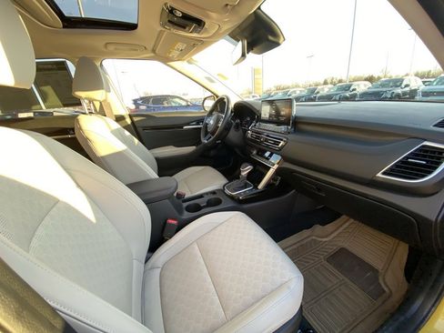 Certified 2021 Kia Seltos SX w/ SX Sunroof Package image 32