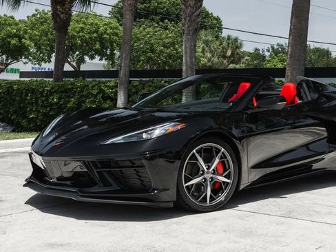 Used 2022 Chevrolet Corvette Stingray Premium Conv w/ Z51 Performance Package RWD image 2