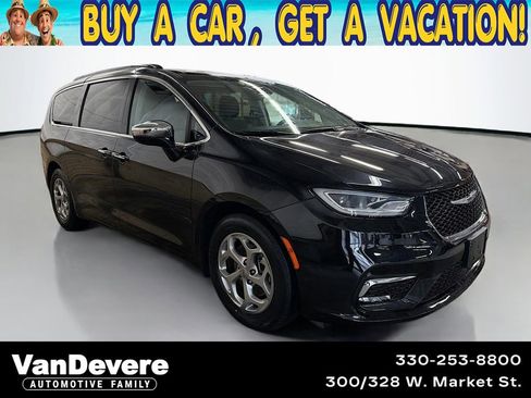 Used 2023 Chrysler Pacifica Limited FWD image 1