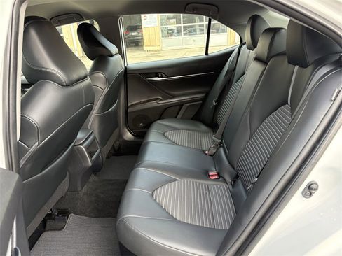 Used 2022 Toyota Camry SE image 23