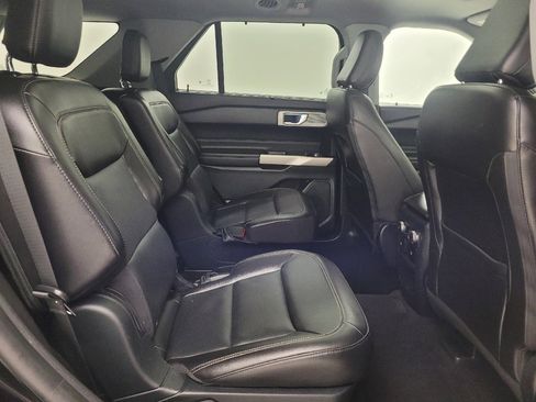 Used 2021 Ford Explorer Limited w/ Equipment Group 301A AWD/4WD image 19