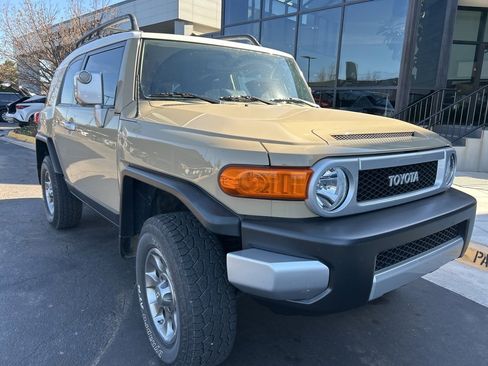 Used 2013 Toyota FJ Cruiser 4WD image 3