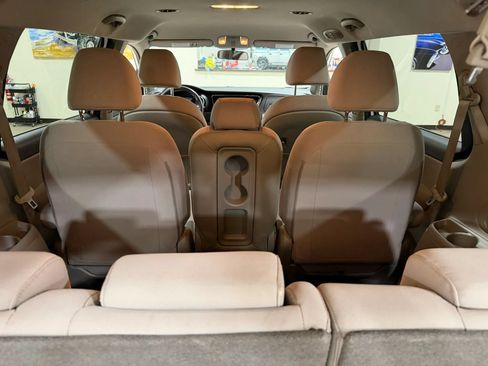 Used 2016 Kia Sedona LX FWD image 28