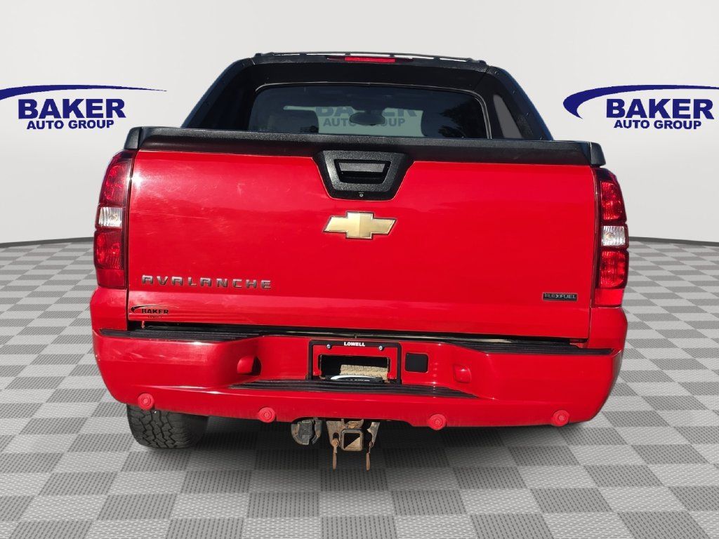 Used 2011 Chevrolet Avalanche LT AWD/4WD image 6