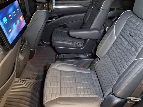 Certified 2025 Cadillac Escalade V w/ LPO, ONYX Package image 17