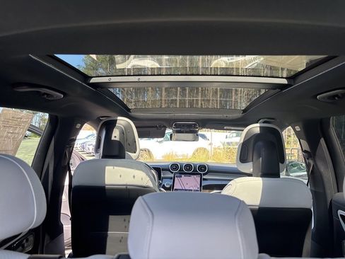 Used 2024 Mercedes-Benz GLC 300 4MATIC image 17