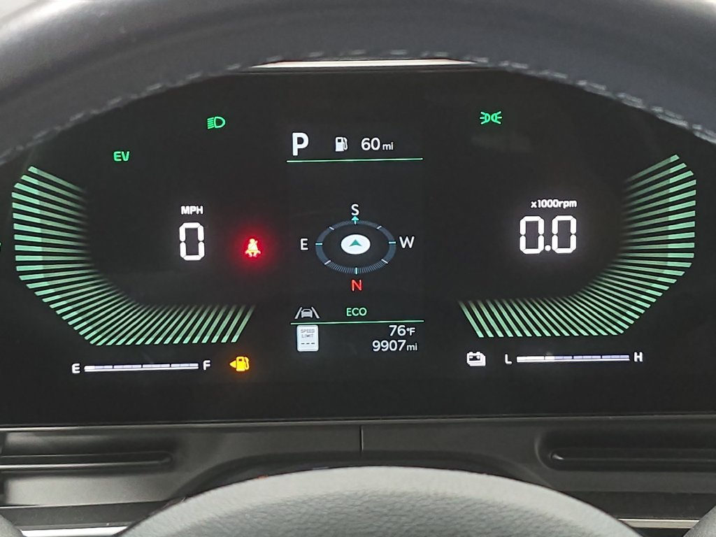 Used 2025 Kia Carnival EX FWD image 12