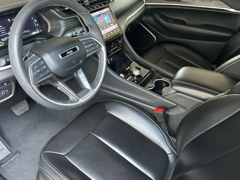 Used 2024 Jeep Grand Cherokee Limited 4xe image 10