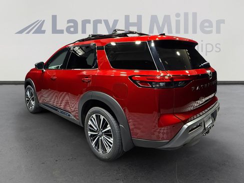 New 2026 Nissan Pathfinder Platinum AWD/4WD image 3