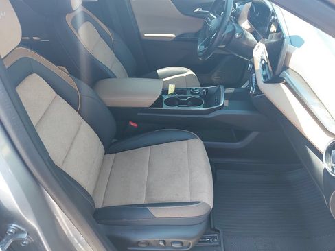 Used 2025 Chevrolet Equinox ACTIV w/ Safety and Technology Package FWD image 10