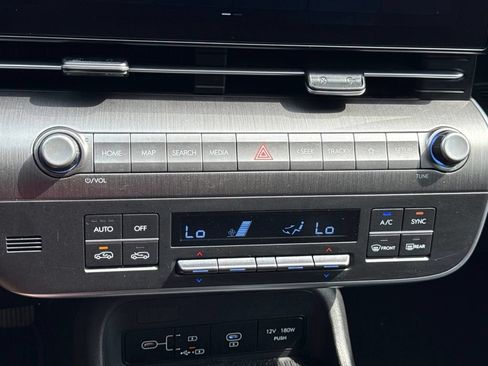 Used 2025 Hyundai Kona SEL FWD image 27