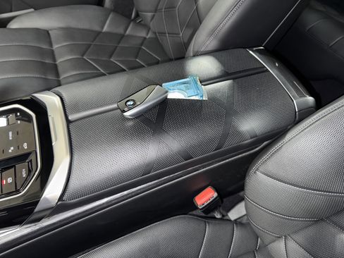 Used 2024 BMW 760i xDrive w/ Executive Package image 30