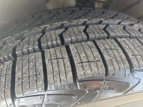 Used 2021 Buick Enclave Essence image 32