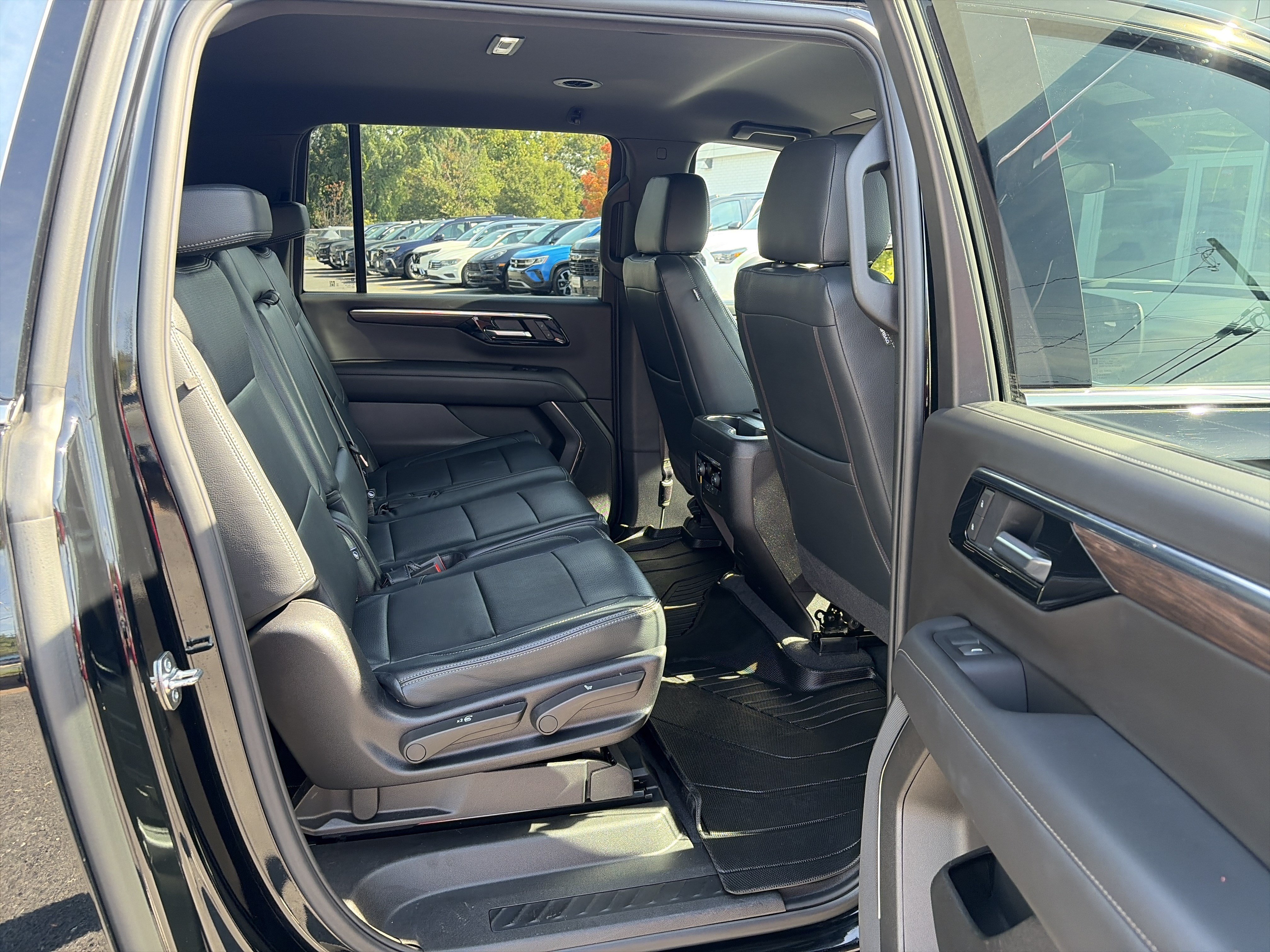 Used 2025 Chevrolet Suburban LS w/ LPO, Dark Essentials Package RWD image 13