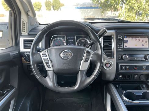 Used 2016 Nissan Titan SL image 11
