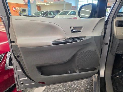 Used 2012 Toyota Sienna SE FWD image 25