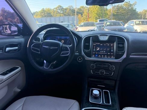 Used 2018 Chrysler 300 Limited image 15