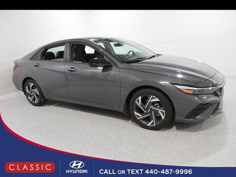 Certified 2025 Hyundai Elantra Sport FWD image 1