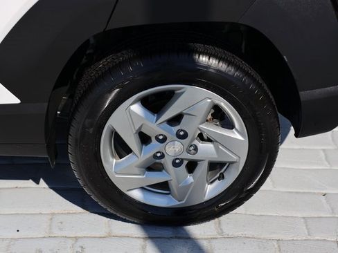 Used 2024 Hyundai Kona SE image 39