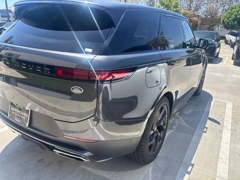 Used 2023 Land Rover Range Rover Sport SE AWD/4WD image 3