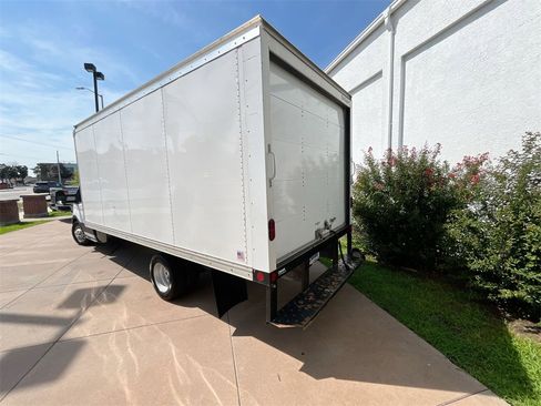 Used 2023 Ford Transit 350 Low Roof DRW AWD image 4