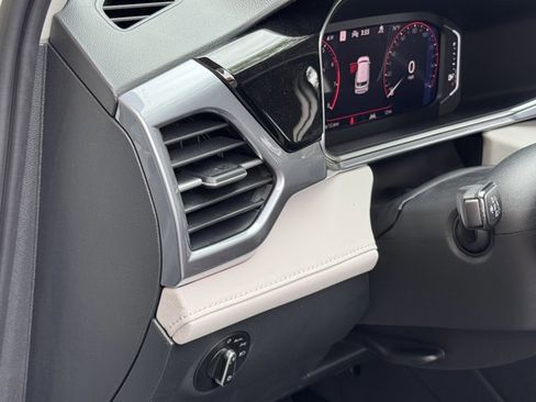 New 2025 Volkswagen Taos SEL image 63