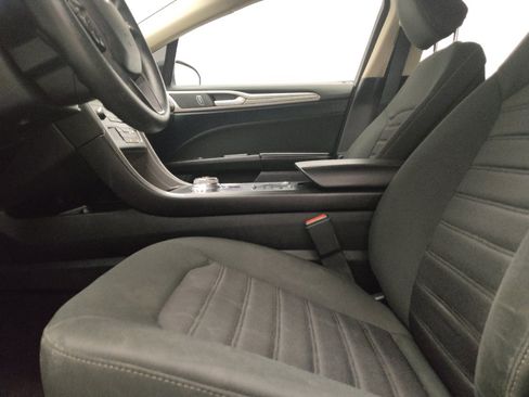 Used 2020 Ford Fusion SE FWD image 17