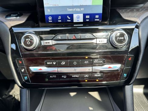 Used 2023 Ford Explorer Platinum w/ Technology Package image 26