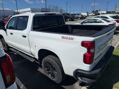 Used 2022 Chevrolet Silverado 1500 LT Trail Boss w/ LPO, Dark Essentials Package image 4