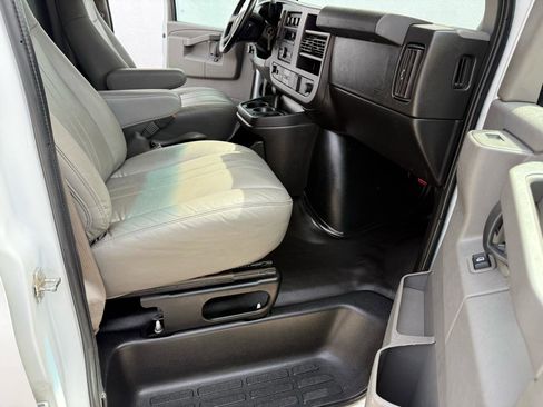 Used 2021 Chevrolet Express 2500 RWD 2500 135 w/ Driver Convenience Package image 23