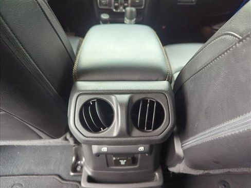 Used 2022 Jeep Wrangler Unlimited Sahara AWD/4WD image 16