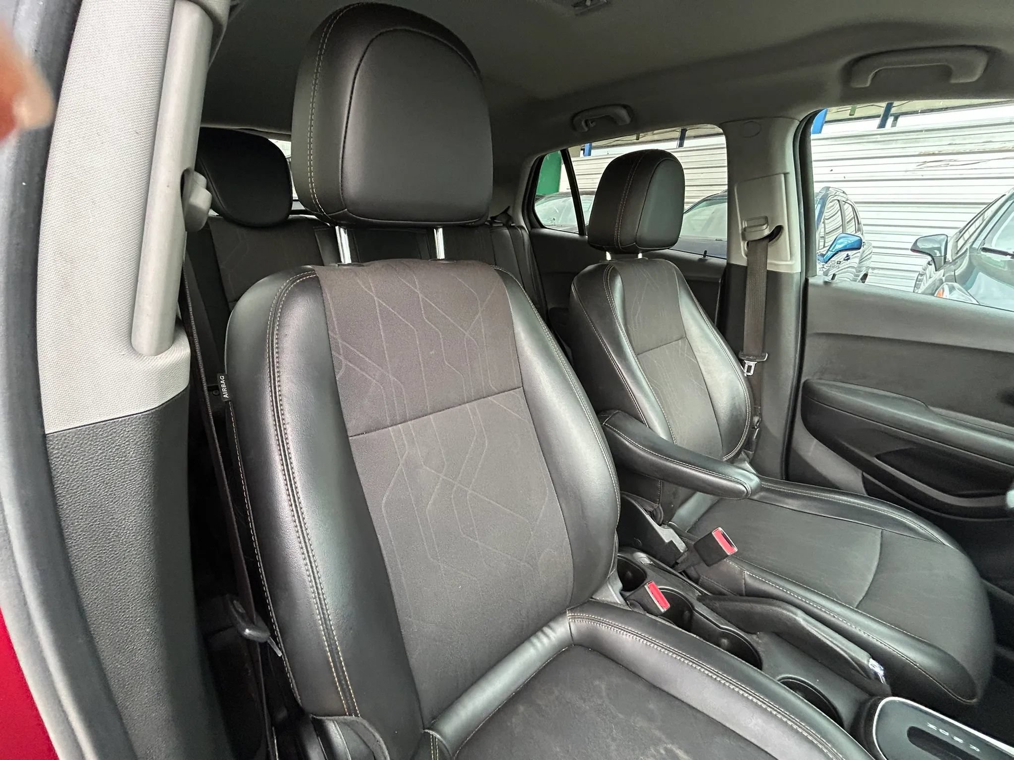 Used 2018 Chevrolet Trax LT w/ LT Convenience Package FWD image 13