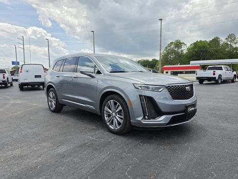 Used 2023 Cadillac XT6 Premium Luxury w/ Platinum Package AWD/4WD image 2