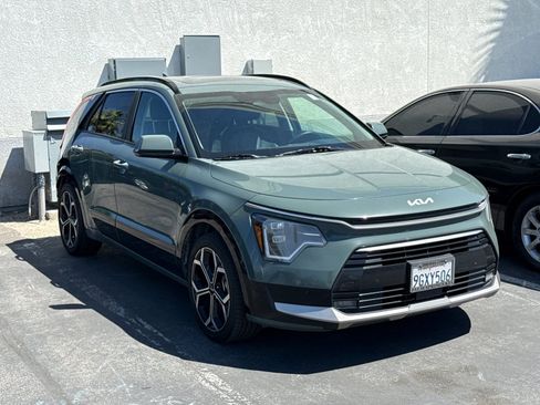Used 2023 Kia Niro SX Touring FWD image 2