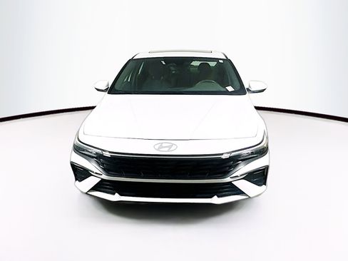 Used 2025 Hyundai Elantra SEL FWD image 2