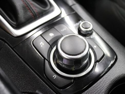 Used 2015 MAZDA MAZDA3 i Touring w/ Technology Package FWD image 17
