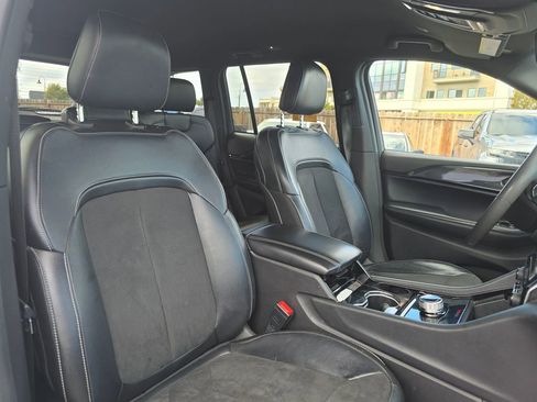 Used 2023 Jeep Grand Cherokee Altitude image 9