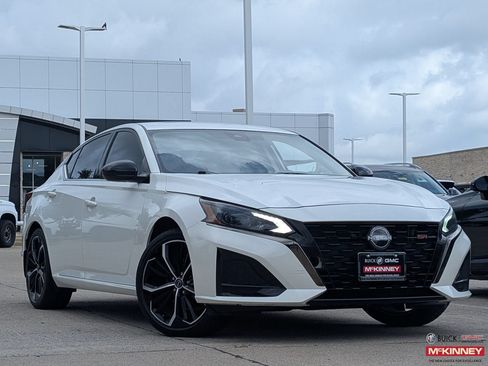 Used 2024 Nissan Altima 2.5 SR w/ SR Premium Package FWD image 1