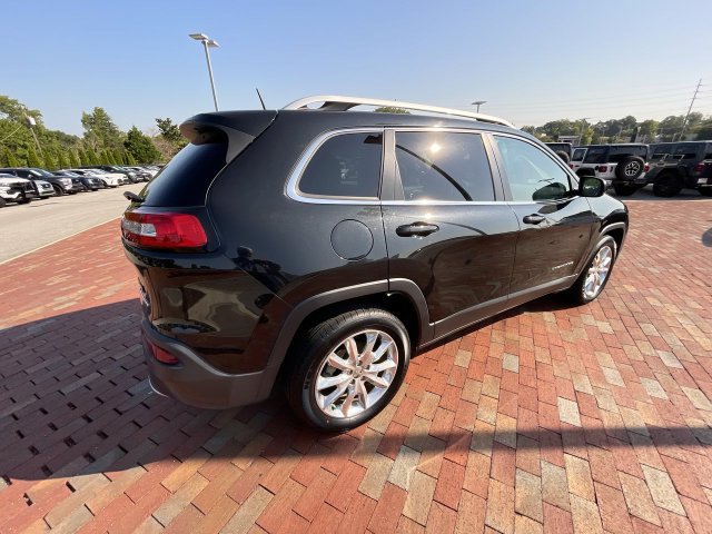Used 2016 Jeep Cherokee Limited FWD image 35