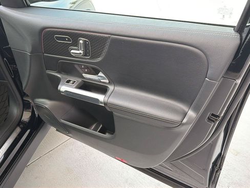 Used 2024 Mercedes-Benz GLB 250 4MATIC image 14